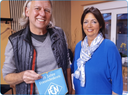 Die Ehrung wurde von Susanne Krämer, 1. Vorsitzende des Freundeskreises, vorgenommen.