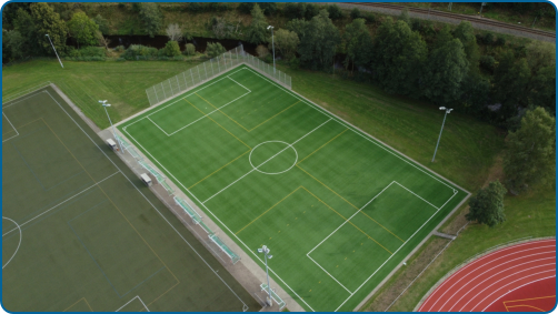 Kleiner Kunstrasenplatz